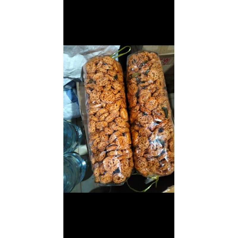 

KRUPUK MAWAR /RAFAEL PEDAS 500GR