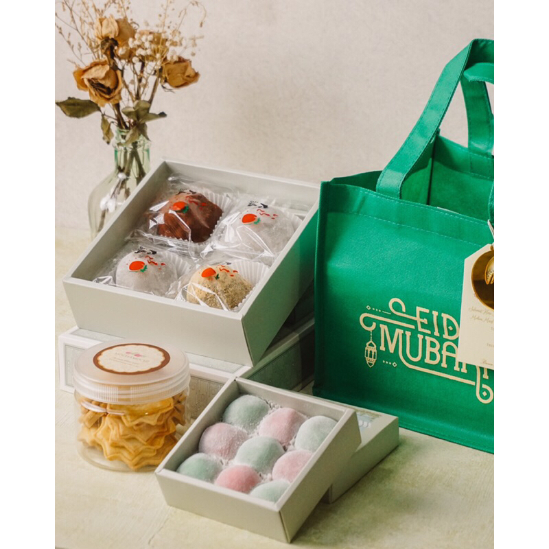 

Eid Mubarak Hampers C