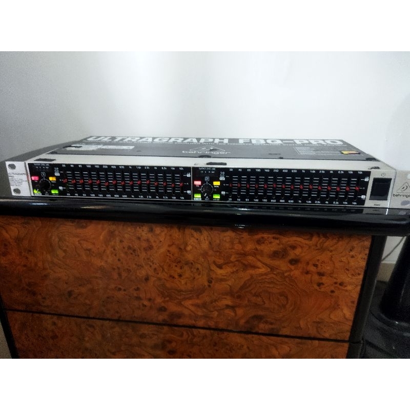 Equalizer Behringer Ultragraph FBQ-PRO