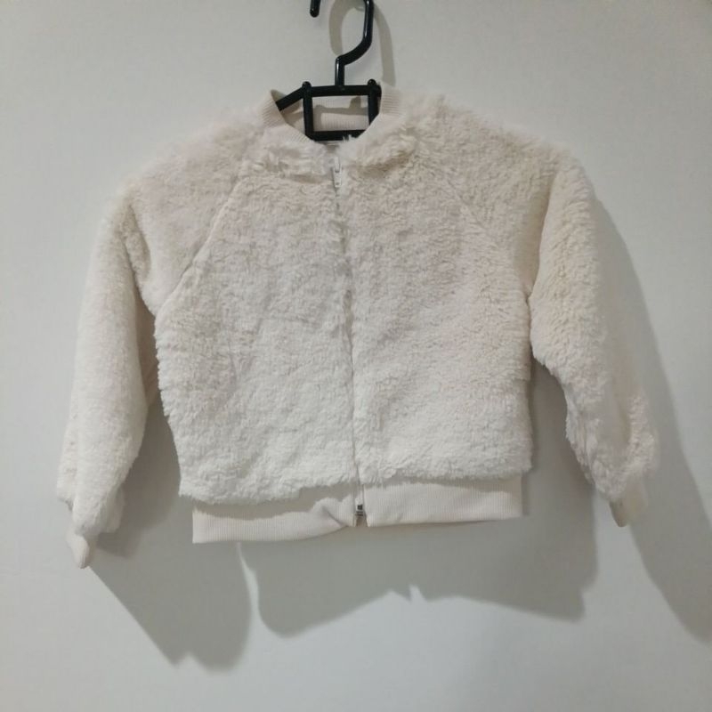 Preloved jacket winter bulu anak perempuan white GAP XS 4-5years almost new