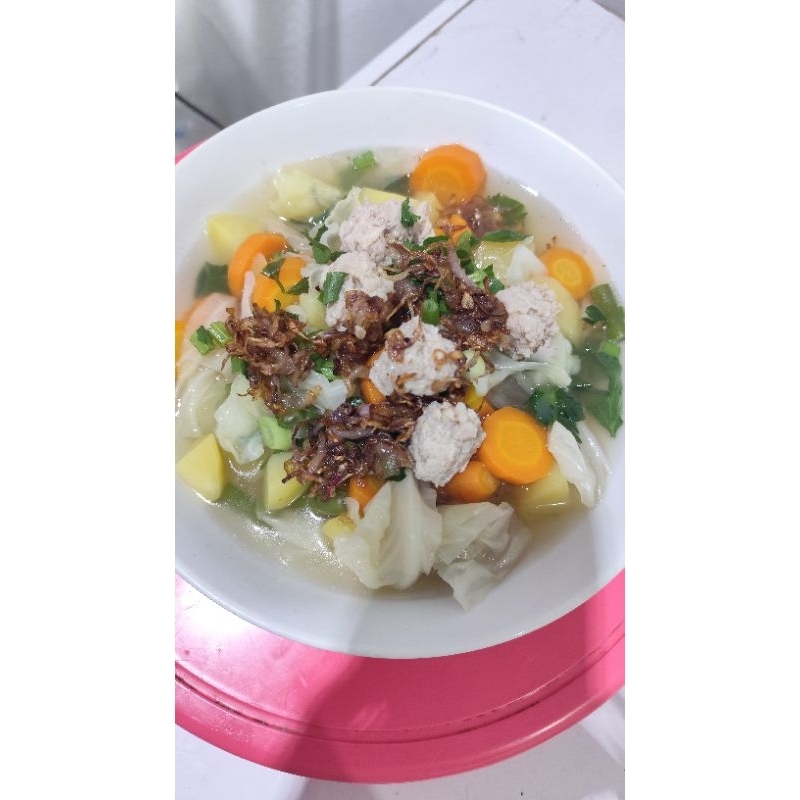 

Kuah sop bakso ayam masakan kalimantan