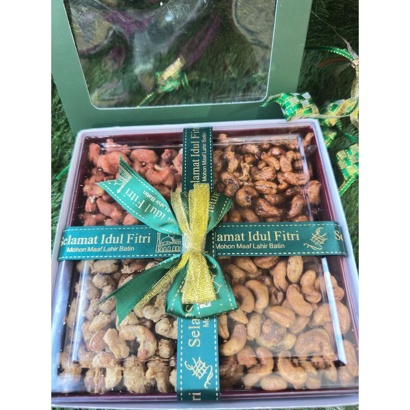 

kacang mede hampers sekat 4 box edisi lebaran