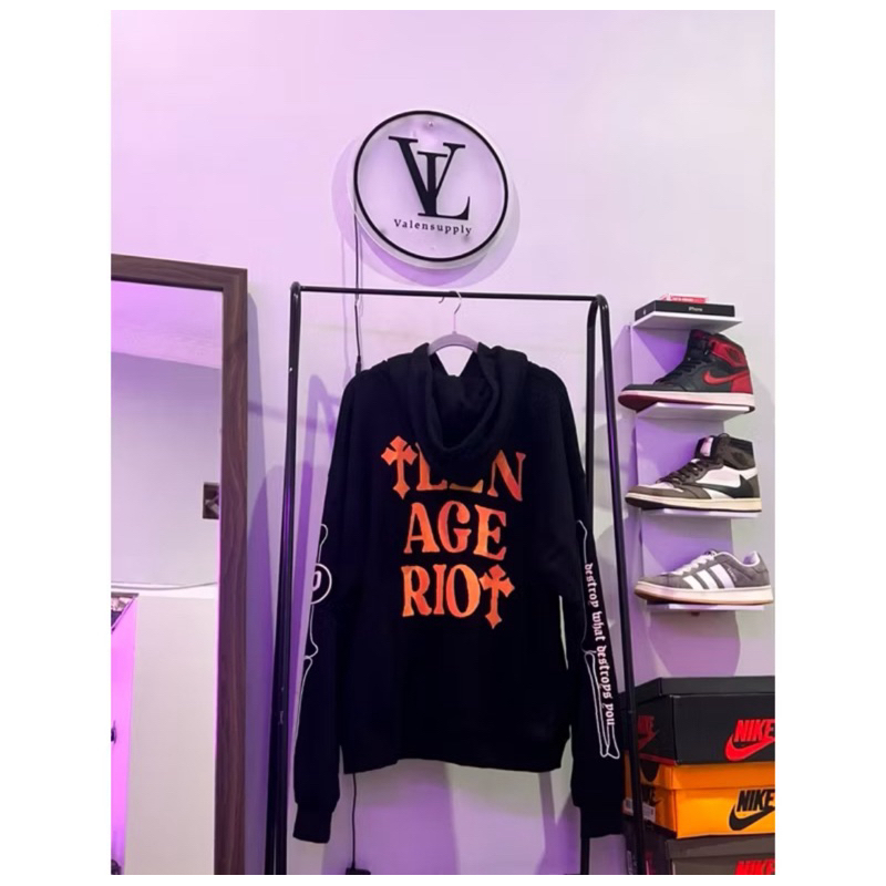 Hoodie Saint p Jkt v1