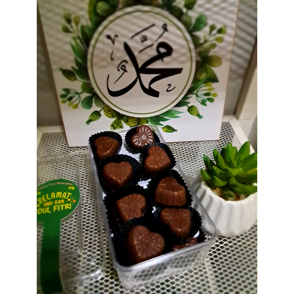 

Hampers coklat Soulmete untuk hadiah kerabat, keluarga, menggunakan toples. Bisa untuk hadiah