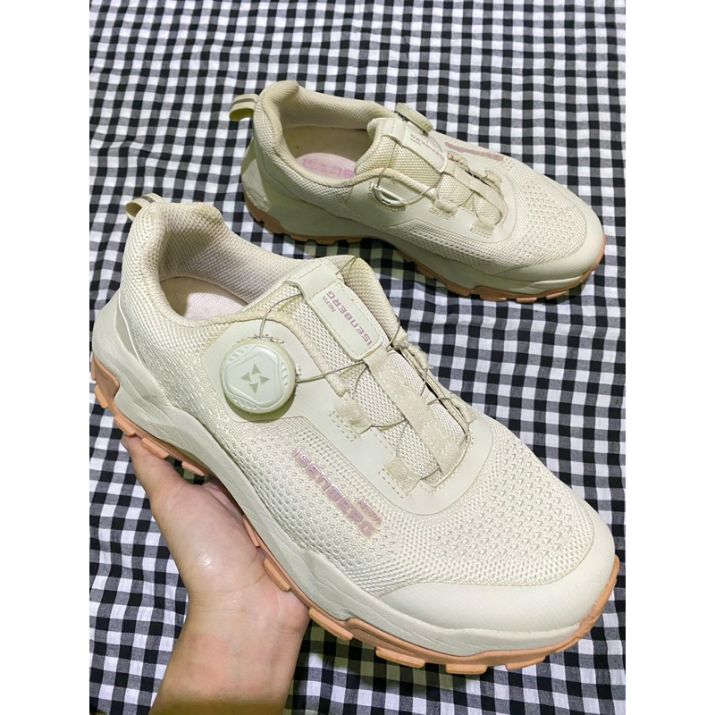 Preloved Sepatu Outdoor NEPA ISENBERG