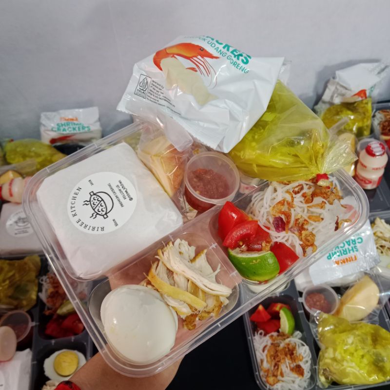

RIRIREE KITCHEN | PAKET BENTO GOLD SOTO AYAM