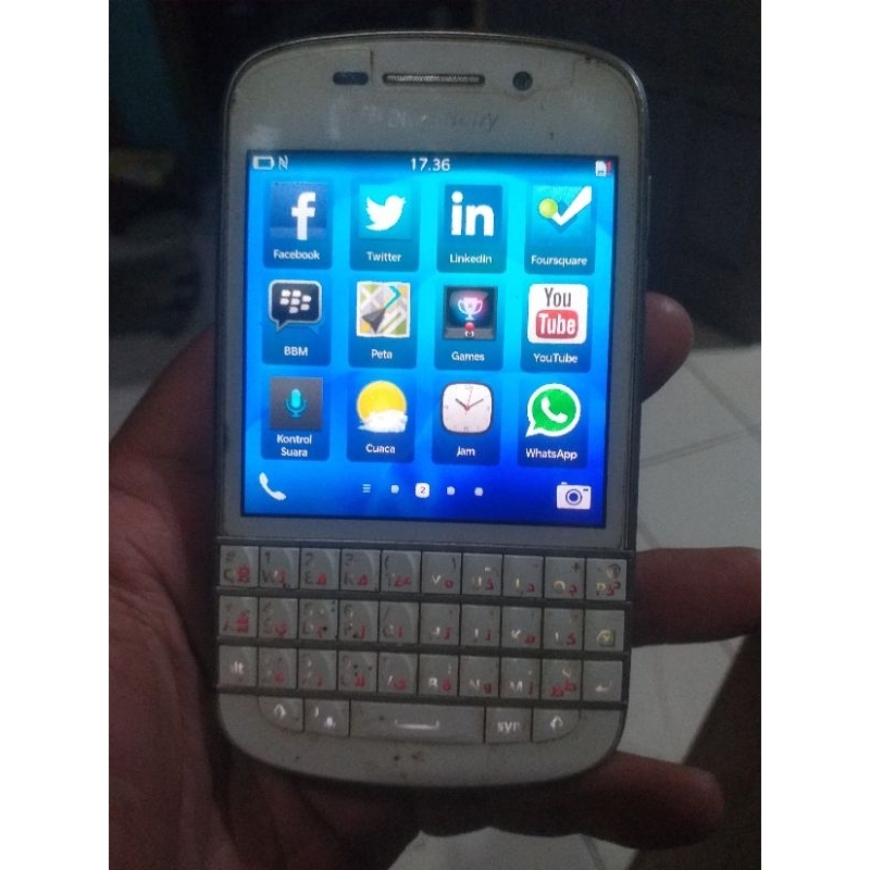 Blackberry Q10   (minus sim)