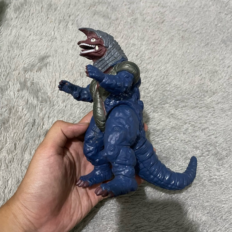 Tsuburaya 1996 vintage kaiju Golza Ultraman