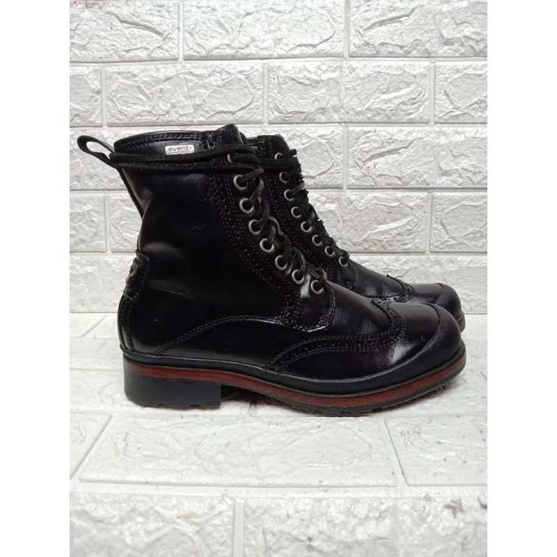 UGG Branton