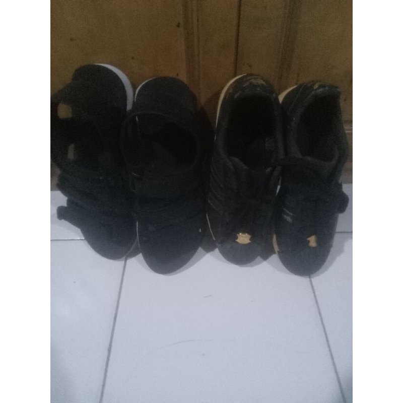 sandal gunung merk.R/P dan sepatu ADIDAS(bekas masih layak pakai)
