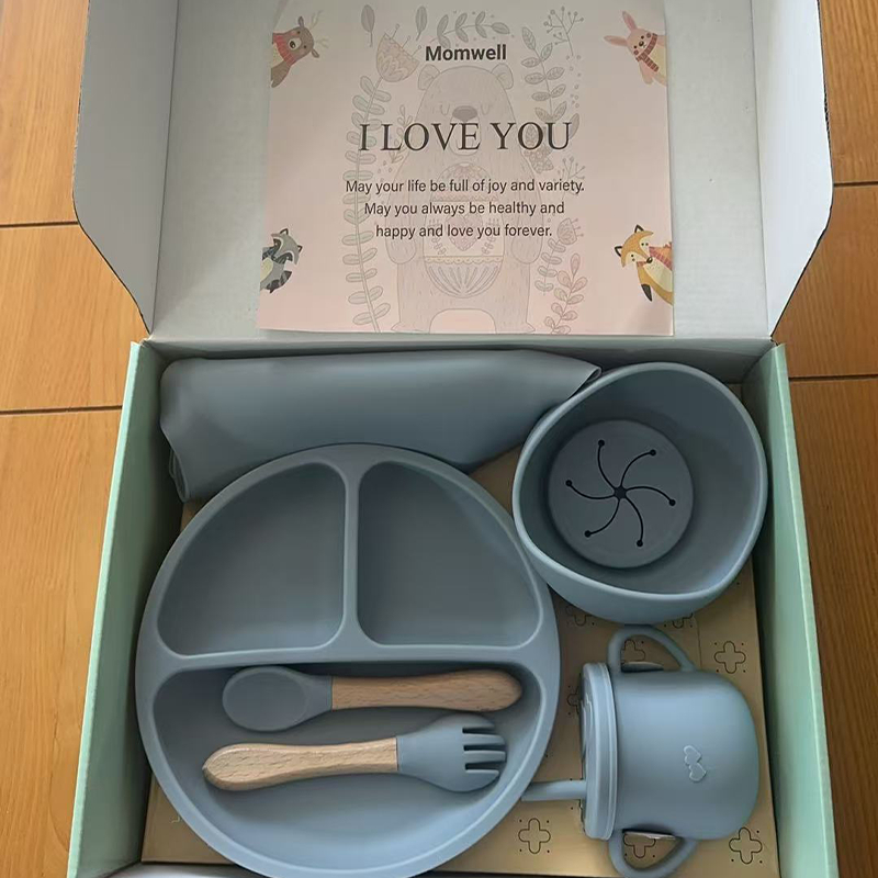 Promo  Mom Sun 8 In 1 Alat Makan Bayi Baby Gift Set Peralatan Makan Silikon Dengan Kartu Ucapan