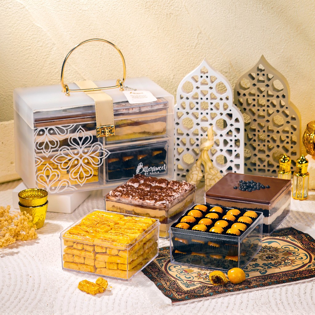 

Sahara Hampers - 2 Dessert Box ( Turkish + Tiramisu ) + 2 Cookies Ultra Premium ( Nastar + Kastangel )