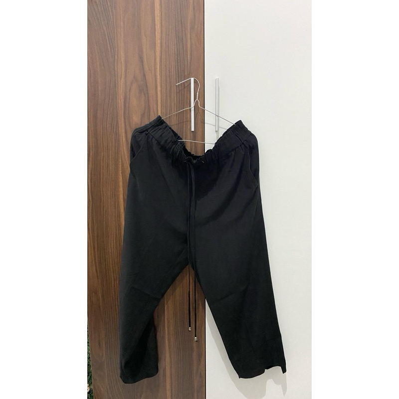 celana hitam live Tt