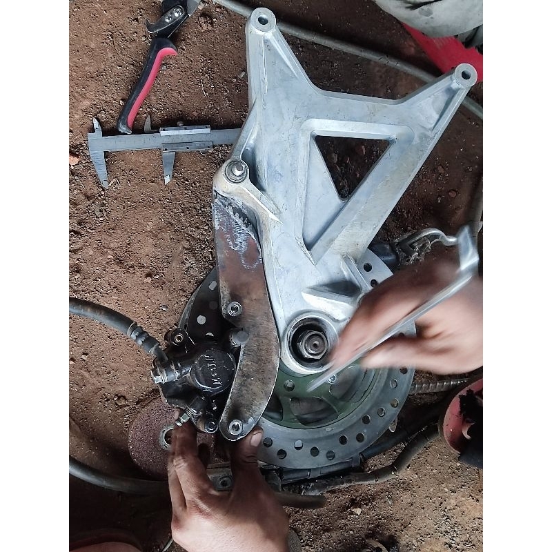arm dan breket cakram belakang vario 125 /150 new