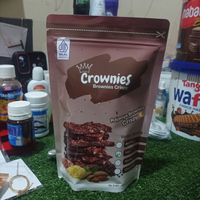 

Crownies Brownies Crispy - Rasa Cokelat Toping Keju Renyah Garing Kue Kering 130 gram