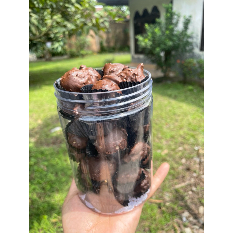 

cookies cashew beryls cookies coklat beryls kacang mede cashew rocher kue coklat kue lebaran cookies raya cookies idul fitri hampers idul fitri cookies viral malay cookies ferero rocher cookies almond rocher