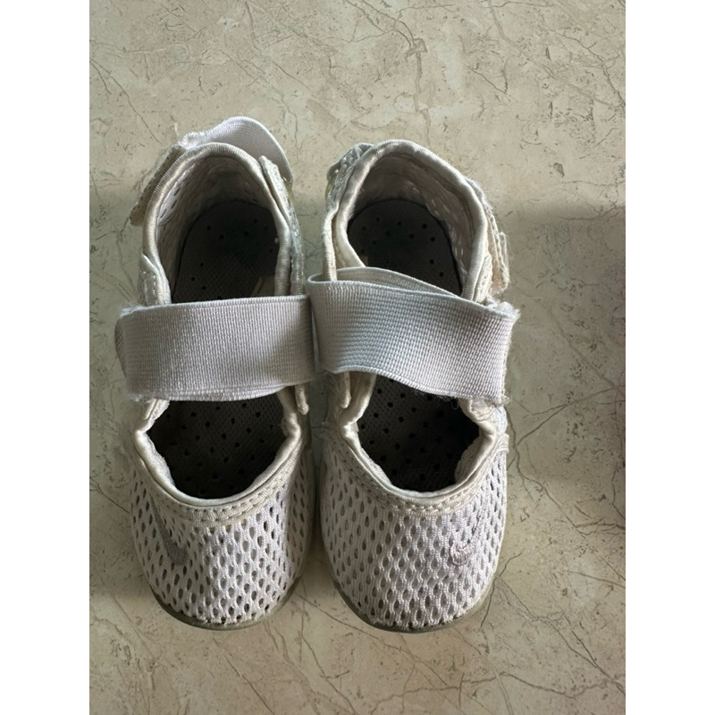 Preloved / Second sepatu brand nike anak