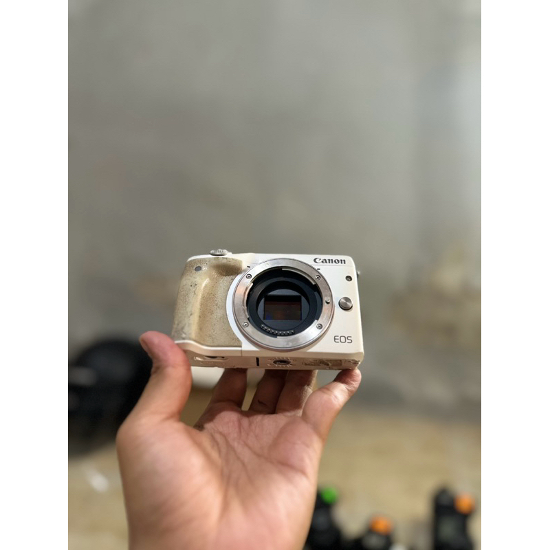 MIRRORLESS CANON M3 body only (barang minus)