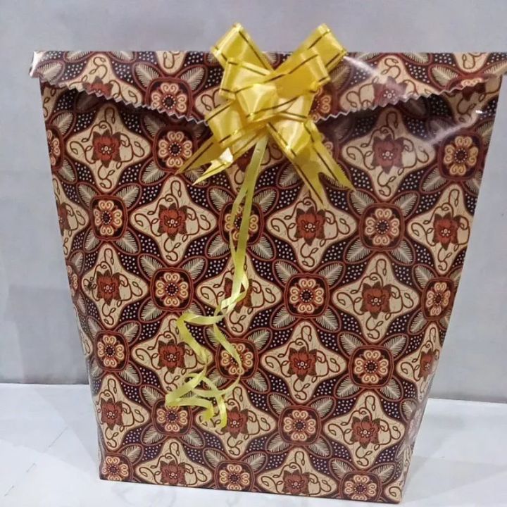 

Packing Kado Bungkus Kertas kado Gratis pita dan Kartu Ucapan Karakter