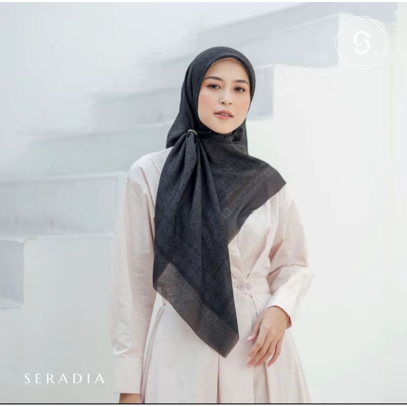 Kerudung seradia hijab segiempat monogram S