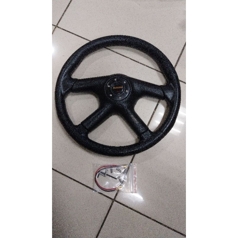 Stir Racing Mobil Palang 4 Momo Warna Hitam