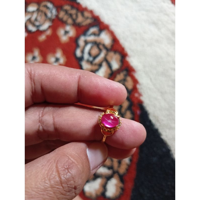 Cincin batu permata merah siem