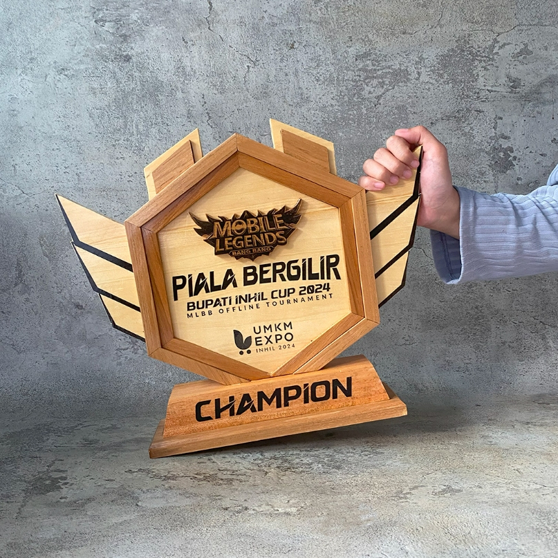 PLAKAT KAYU PIALA BERGILIR MOBILE LEGEND, PIALA E SPORT KAYU, PIALA CUSTOM, PIALA KEREN, PIALA KAYU