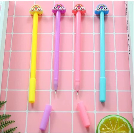 

Alat Tulis Pulpen Gel Tinta Hitam Morif Awan Pelangi Tersedia 4 motif karakter kartun harga untuk1 pcs