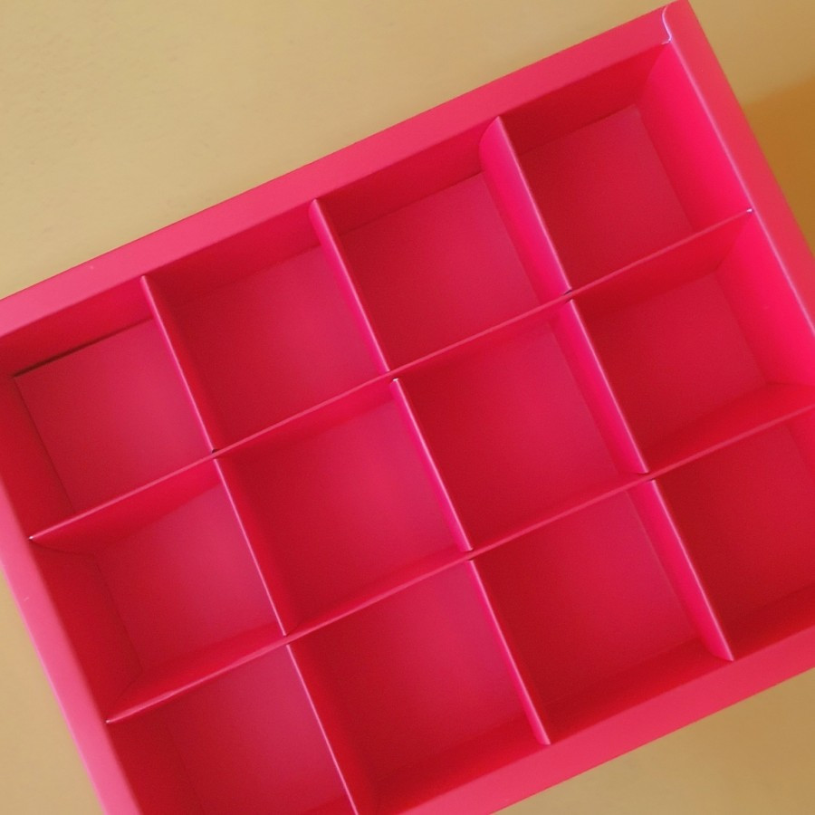 

Box Mika Polos 6x6x6 Sekat 12