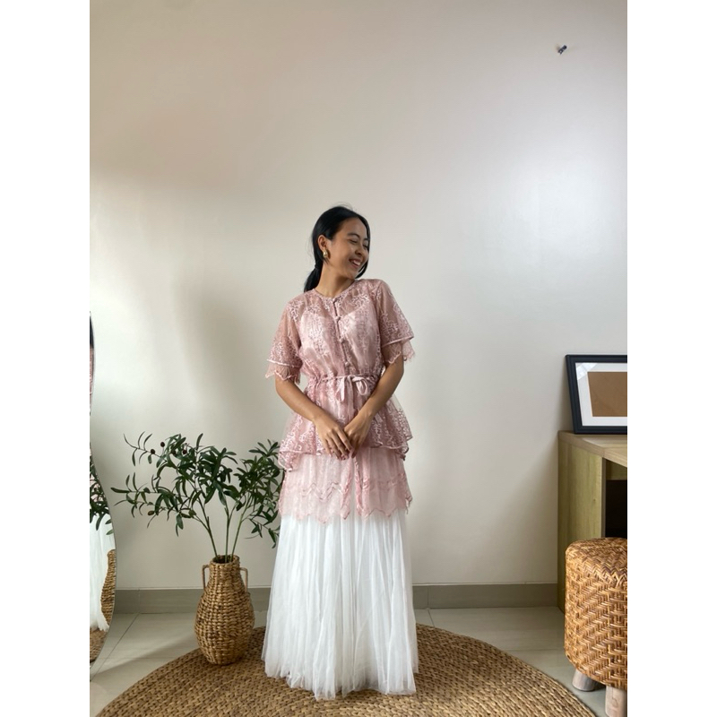 SarahDewanto Kebaya Renda Santili Pink
