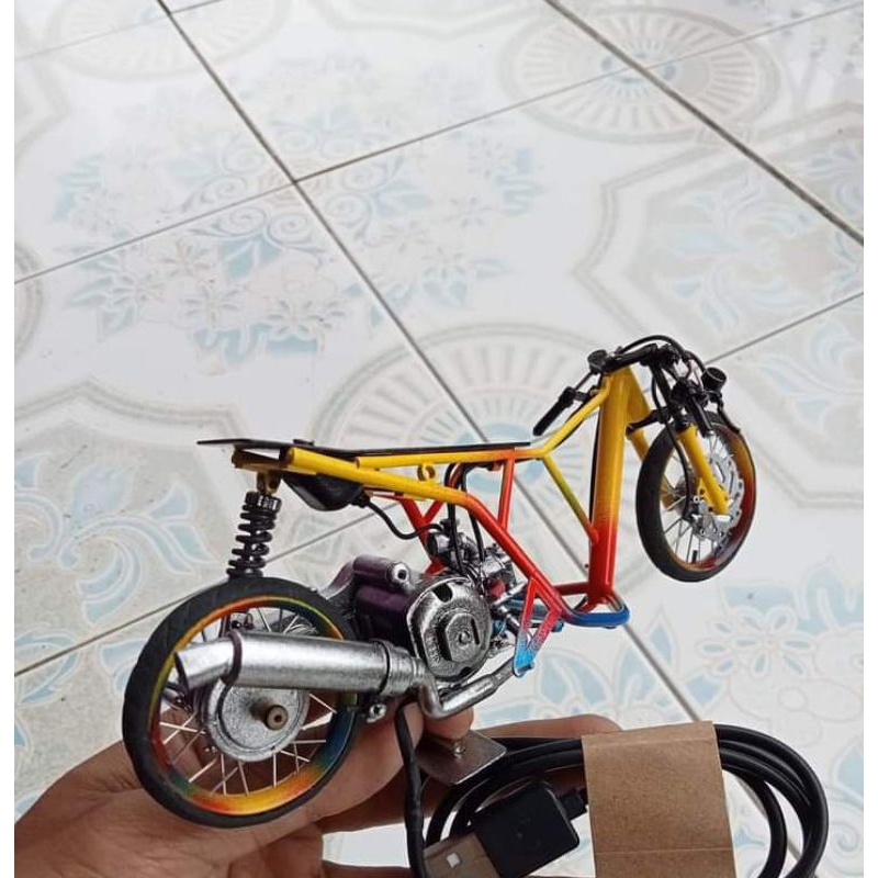 miniatur diecast motor drag bike Honda Vario 150 USB bisa di gas