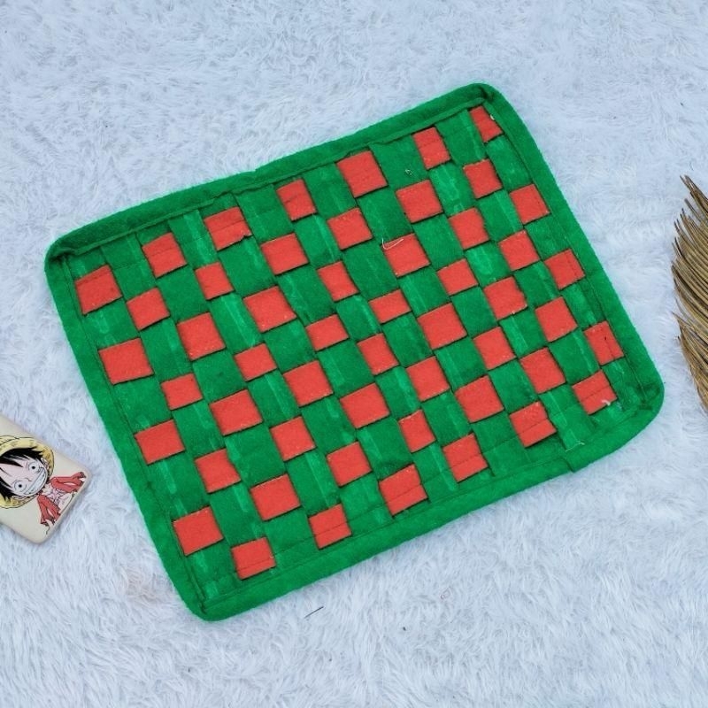 karpet keset anyaman kotak