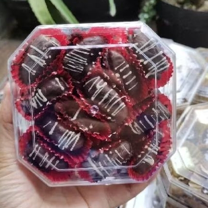 

kurma coklat