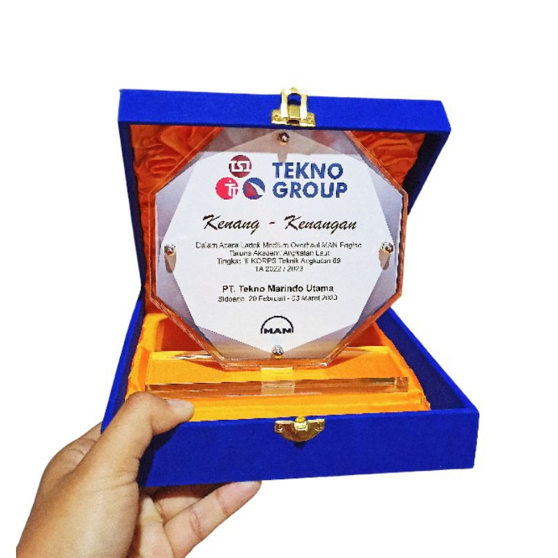 PLAKAT VANDEL AKRILIK CUSTOM + TATAKAN KAYU + BOX BLUDRU - 20 X 15 CM