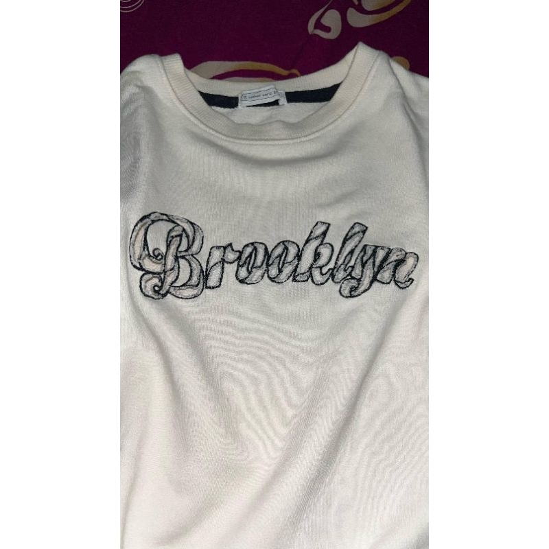 preloved sweater crop putih brooklyn