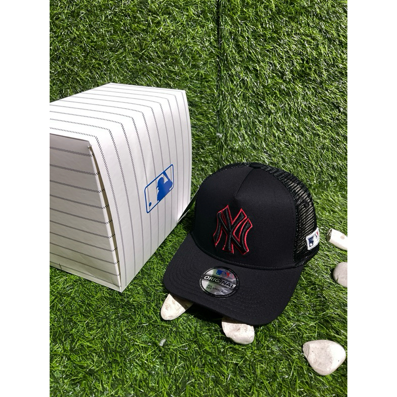 NY Hitam List Merah Trucker Hitam Topi Premium MLB