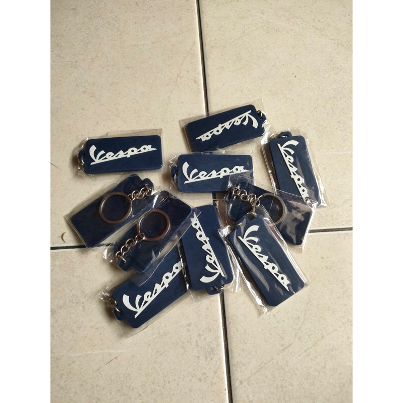 gantungan kunci motor vespa
