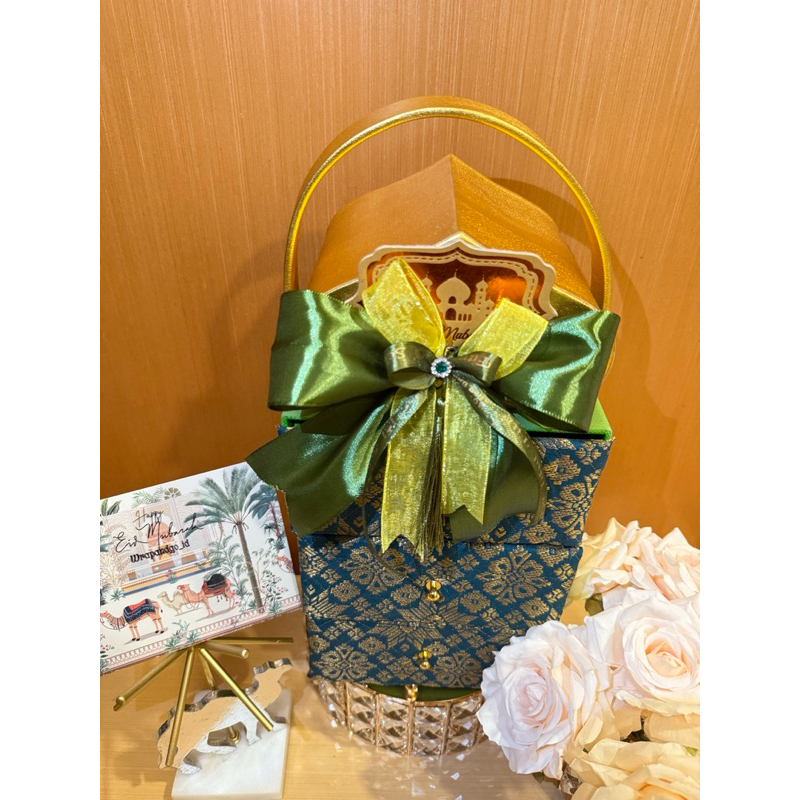 

hamper lebaran 2025, Box Hampers idul fitri, Box lebaran, hardbox lebaran, lebaran 2025 , hampers murah, hampers lebaran murah, parcel lebaran 2025