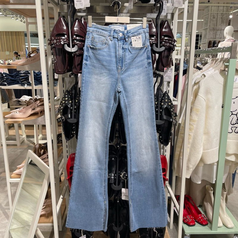 Jeans Flare Terbelah Stradivarius Jastip (jasa titip)