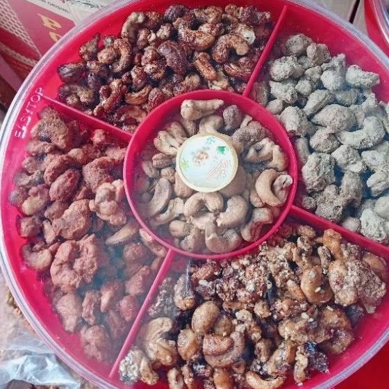 

Kacang Mede Matang Toples Sekat 5 Rasa