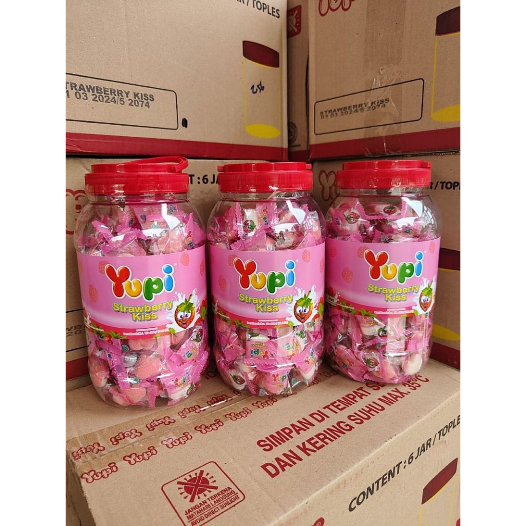 

SM Permen Yupi Rasa Strawberry Kiss Kemasan Toples 300gr Jelly Candy Permen Manis Anak