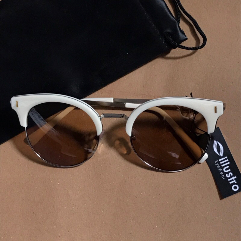 preloved kacamata hitam illustro