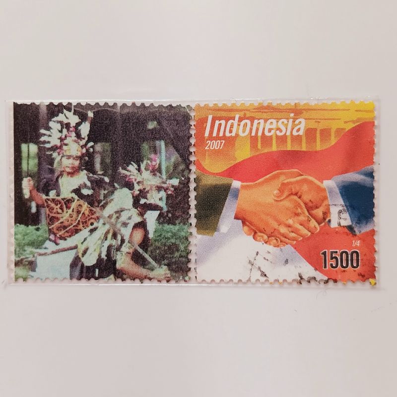 

(AA) Perangko Prisma Indonesia 2007 Jabat Tangan Seri 2 - Tarian Adat Kalimantan Used