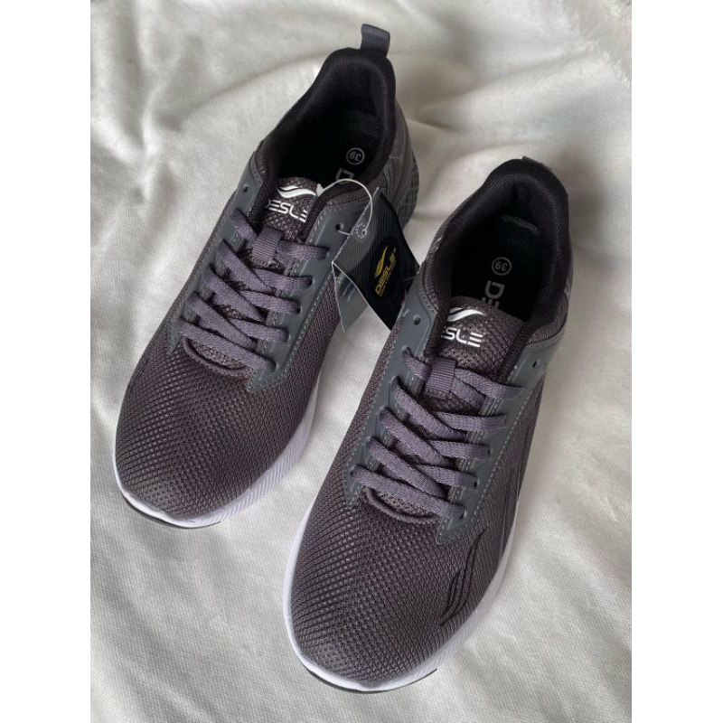 Sepatu Sneakers Olahraga Desle Philadelphia Abu Tua / Hitam