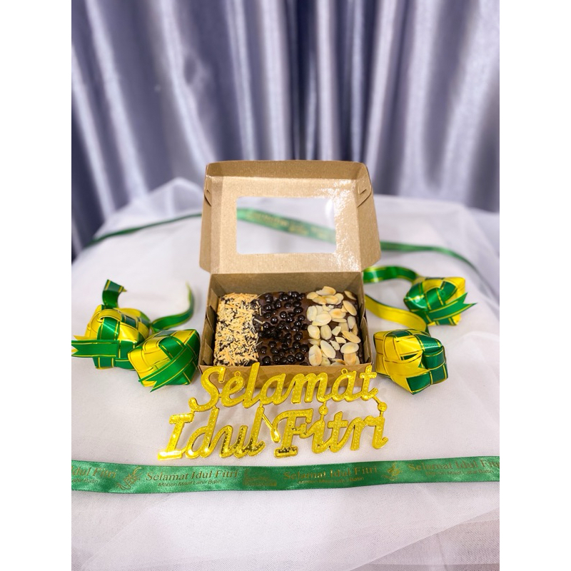 

Half Brownies 15x10cm Hampers Idul Fitri/ Hampers Lebaran/ Eid Hampers Lebaran Murah/ Hampers Idul Fitri Murah/ Brownies Hampers/Brownies Original/Brownies Keju/Brownies Almond/Brownies Chocochips/Brownies Panggang/Soft Brownies/ Hampers Hari Raya