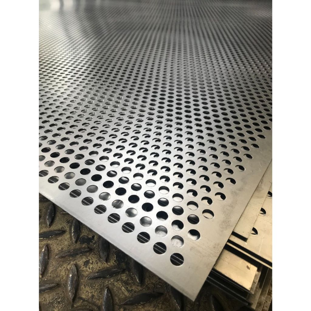 Plat Lubang Besi / Plat Perforated 0.8mm x 1 M x 2 M dia. lubang 1 - 12 mm