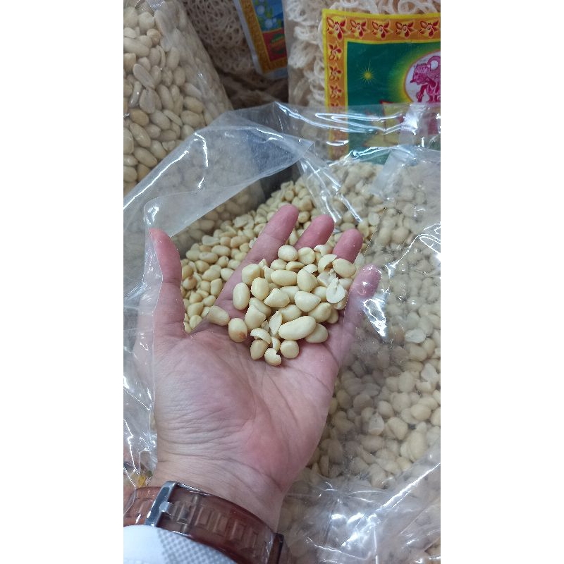 

KACANG KUPAS LICI SEDANG 1 KG