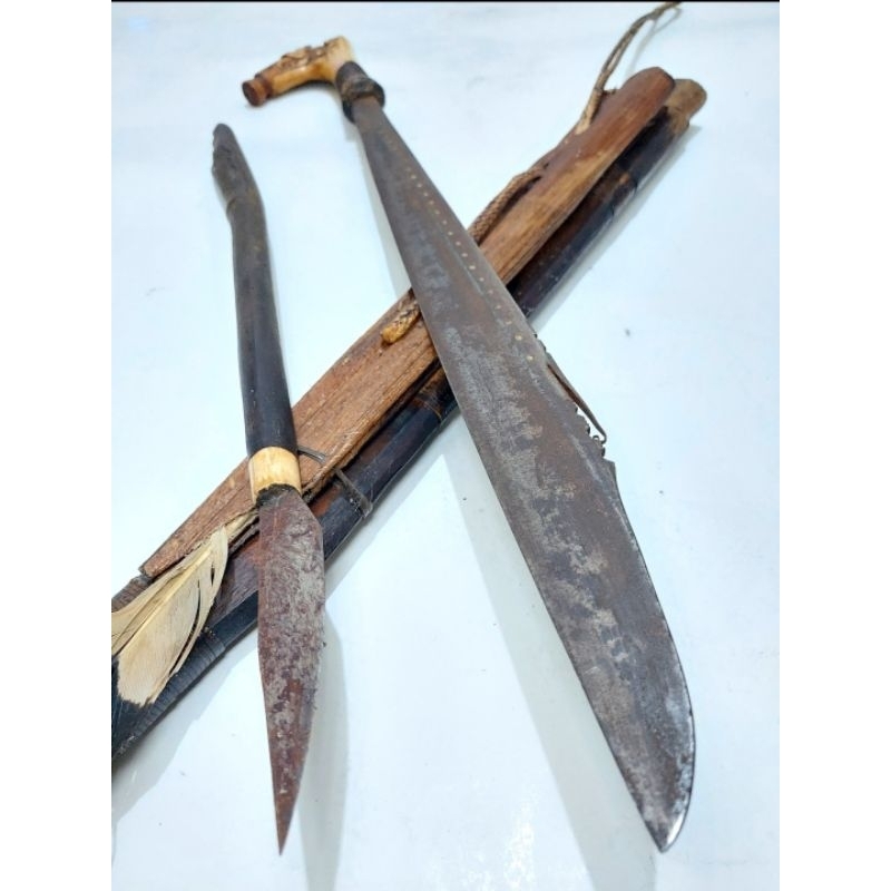 Mandau Tua Hulu Tanduk Ukir