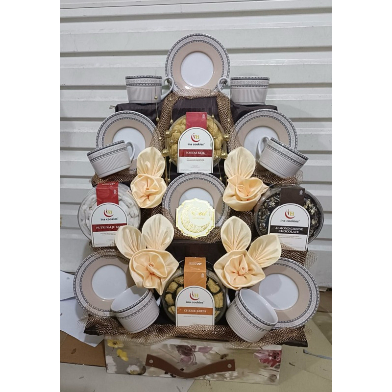 

parcel hampers pecah belah mix inna cookies/set hadiah hampers idul fitri 2025