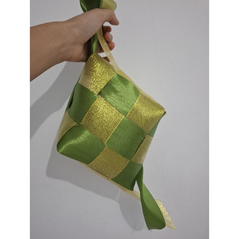 

pita ketupat hias pita ketupat besar hiasan ketupat jumbo hiasan ketupat besar ketupat raksasa hijau gold